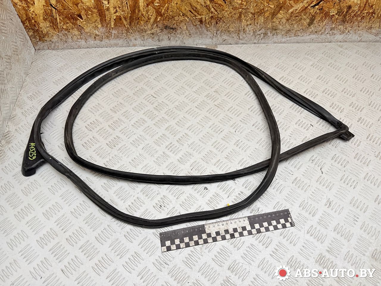 уплотнитель двери Kia Sorento 2 поколение 2011, 2.2 л., дизель, АКПП - фото №1