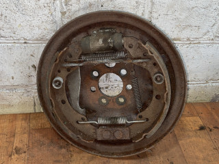 защитный кожух тормозного механизма Volkswagen Golf 3 поколение 1995