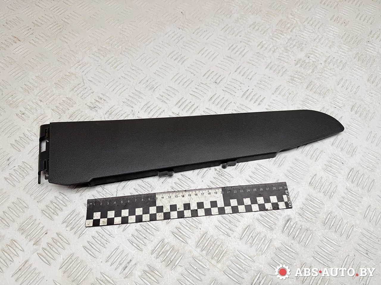 пластик (накладка) сиденья Volkswagen Touareg 1 поколение 2006, 3.0 л., BKS, дизель, АКПП, внедорожник 5 дв., полный привод, 7L0881472 - фото №1