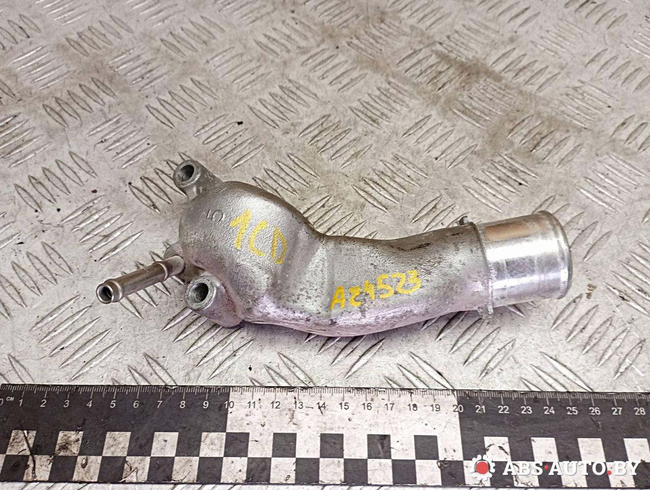 фланец (тройник) системы охлаждения Toyota Avensis 2 поколение (T250) 2006, 2.0 л., дизель - фото №1