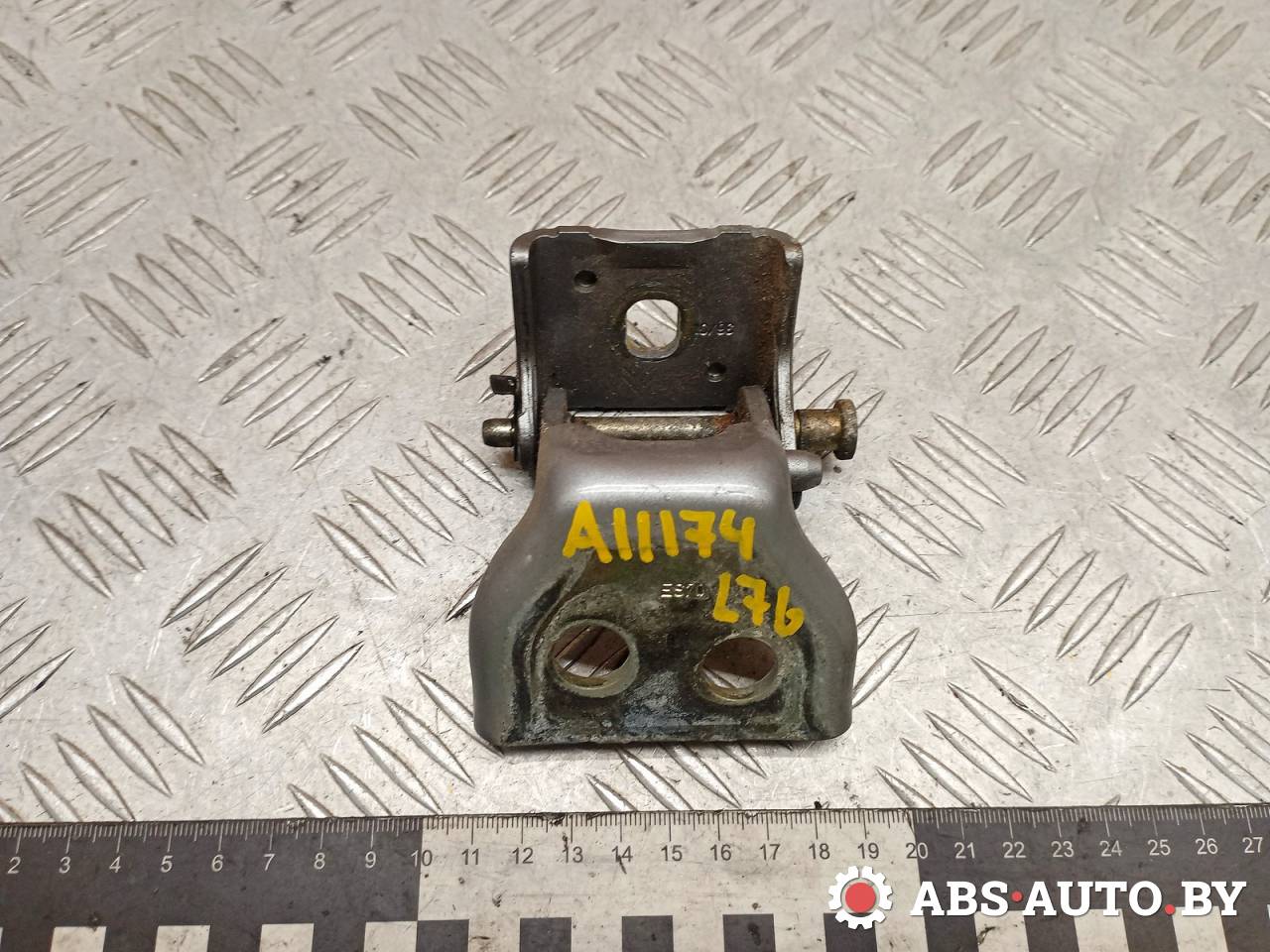 петля двери Peugeot 307 1 поколение 2003, 1.6 л., бензин, МКПП, хетчбэк 3 дв. - фото №1