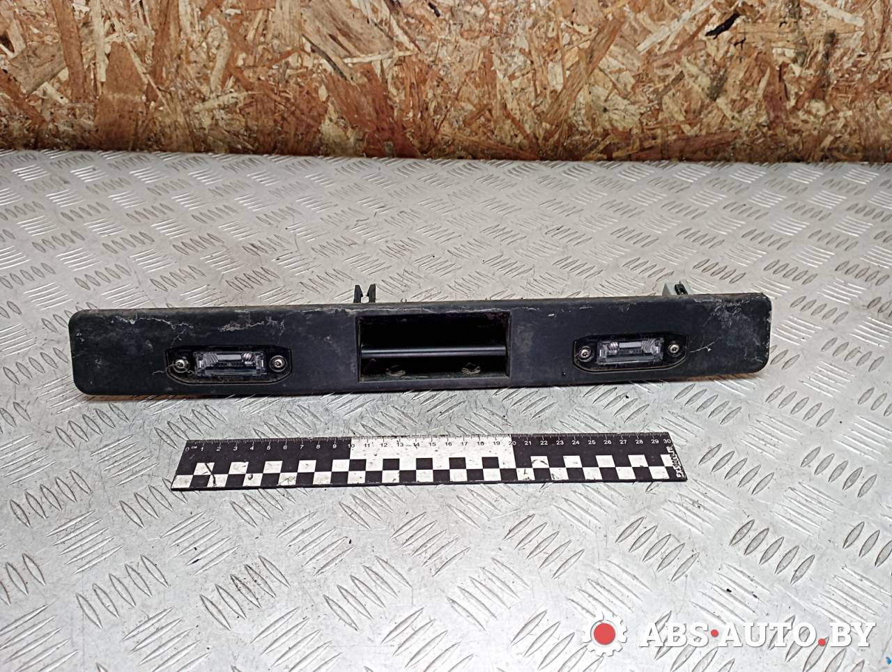 подсветка номера Volvo XC90 1 поколение 2005, 2.4 л., D 5244 T, дизель, АКПП, внедорожник 5 дв., полный подключаемый привод, правый руль, 30699743, 31253018, 31253006 - фото №1