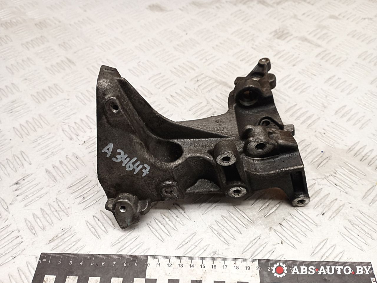 кронштейн генератора Citroen C4 Picasso 1 поколение 2011, 1.6 л., 9HZ (DV6TED4), дизель, правый руль, 9685991680 - фото №1