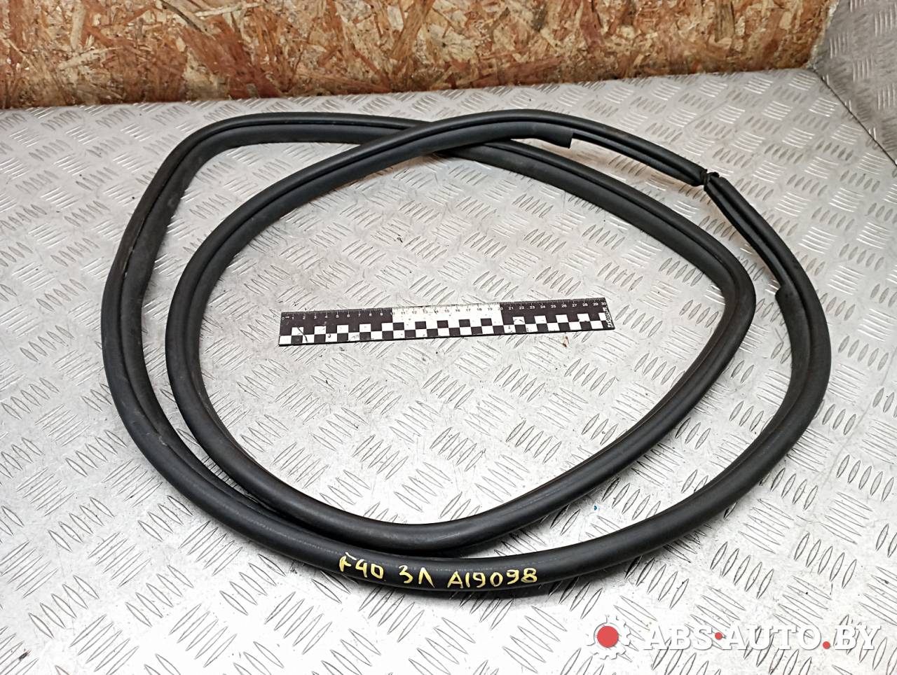 уплотнитель двери Toyota RAV4 3 поколение (XA30) 2008, 2.2 л., D-4D, 2AD-FTV, дизель, МКПП, внедорожник 5 дв. - фото №1