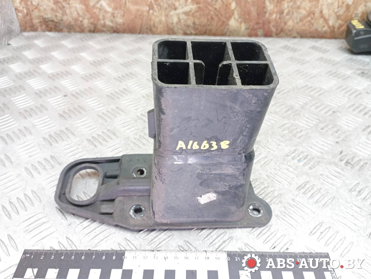 крепление бампера Peugeot 3008 1 поколение 2011, 1.6 л., дизель, робот, передний привод, правый руль, 9682791280 - фото №1