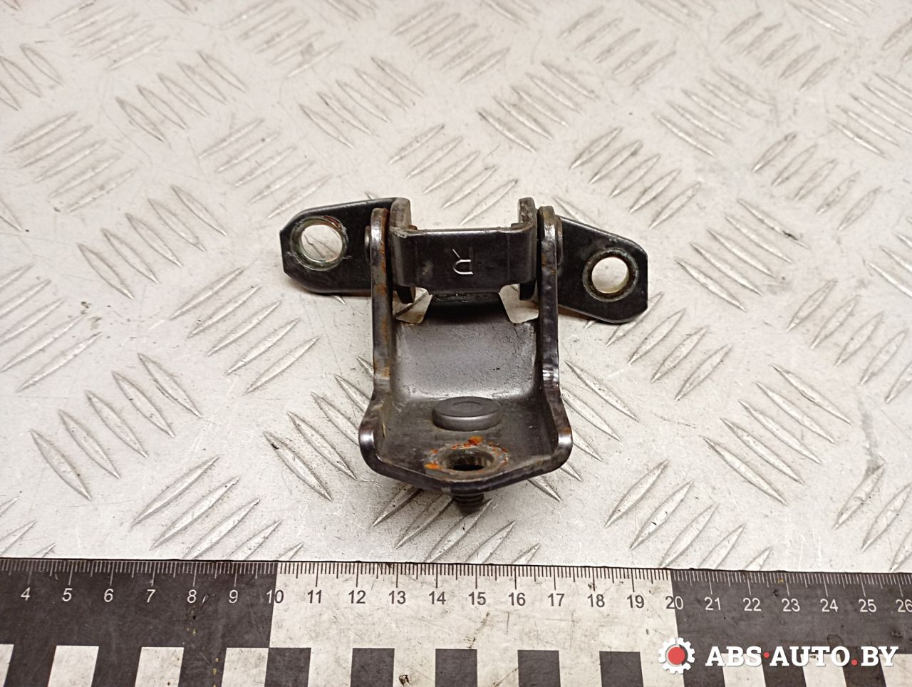 петля двери Mazda 6 GG 2003, 2.0 л., бензин, МКПП, правый руль - фото №1