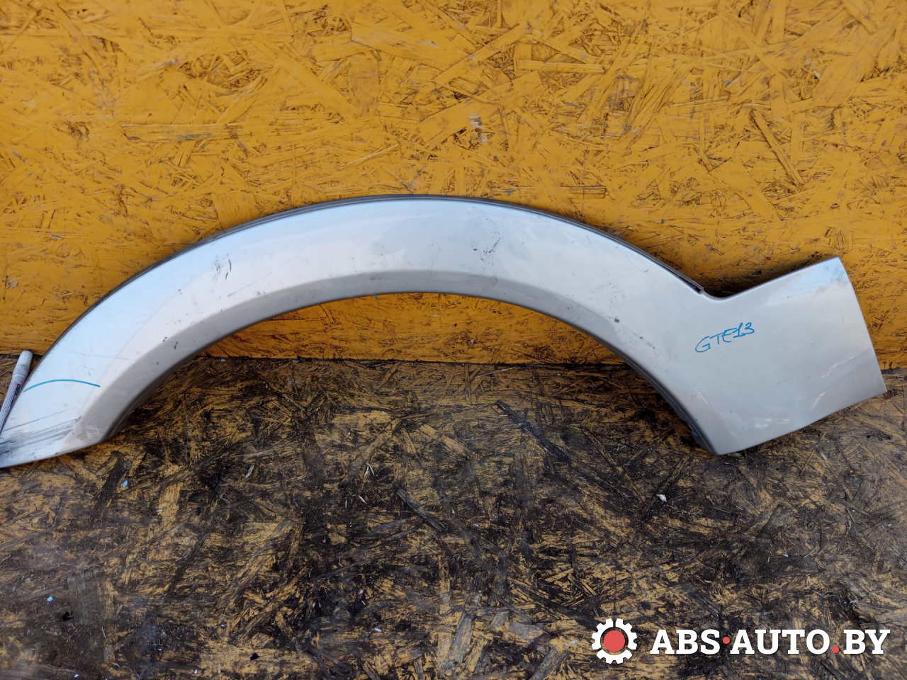 молдинг крыла заднего правого Mitsubishi Pajero 3 поколение 2002, 3.2 л., дизель, МКПП, внедорожник 3 дв., MR478746 - фото №1