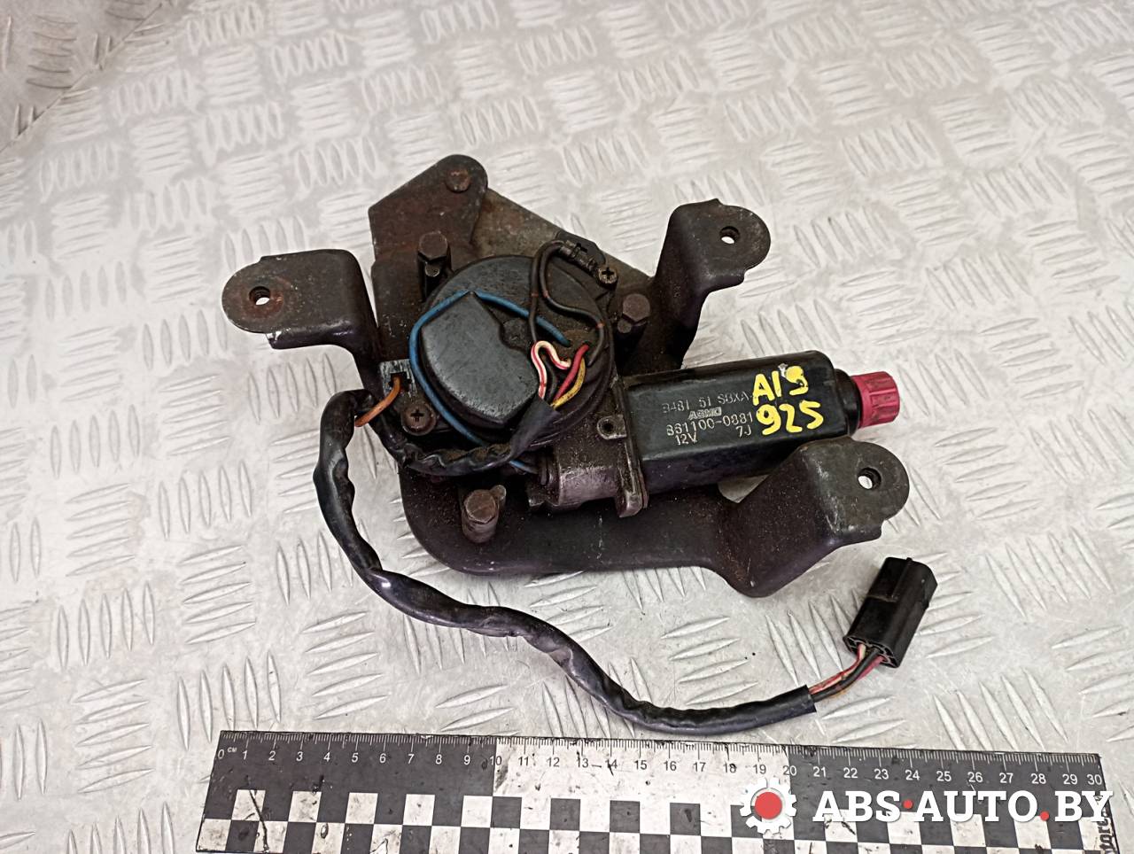 моторчик передних стеклоочистителей (дворников) Mazda 323 5 поколение 1996, 1.7 л., дизель, 8611000881, B48151SBXA - фото №1