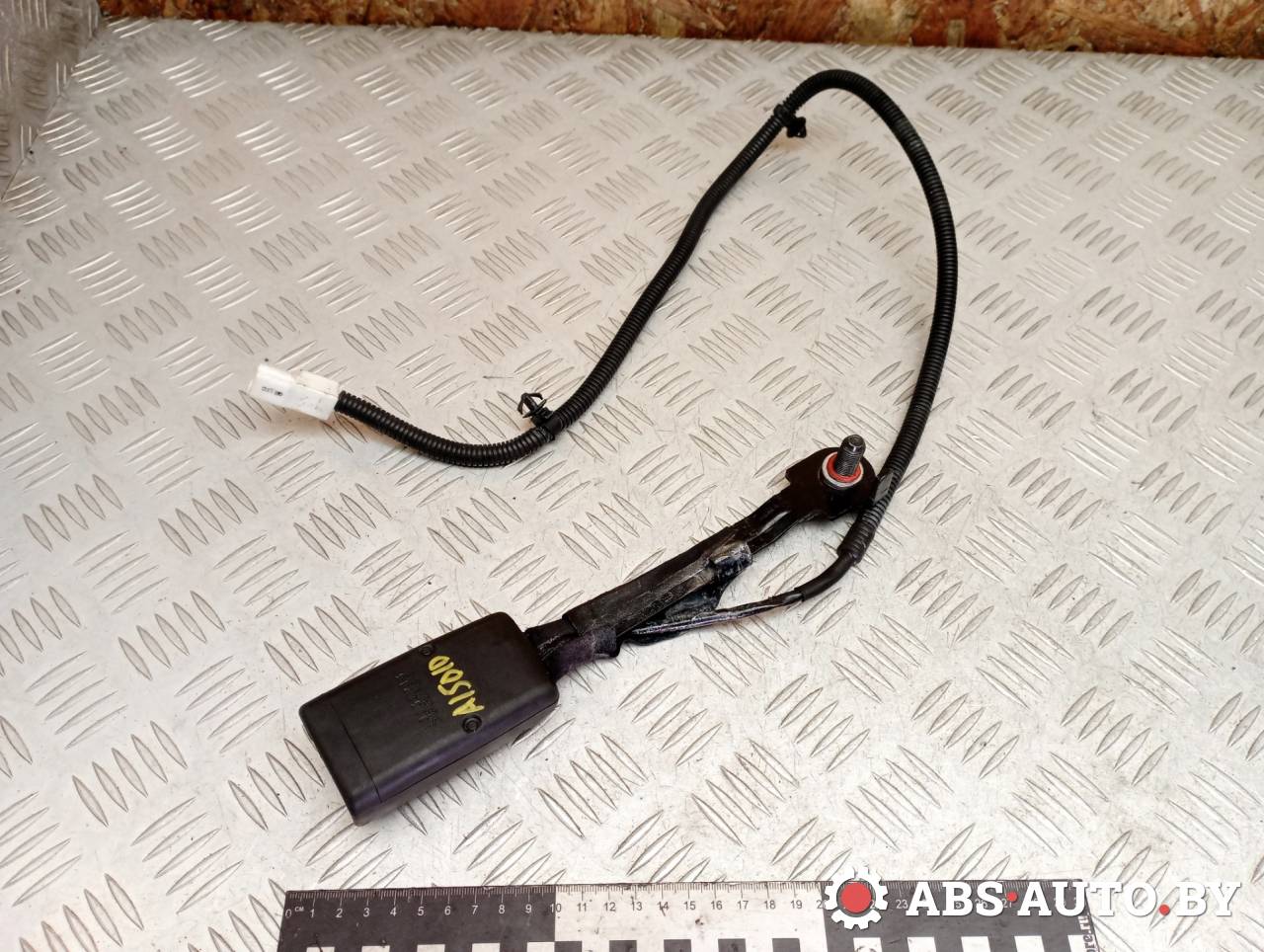 замок ремня безопасности Kia Sorento 2 поколение 2010, 2.2 л., дизель, МКПП, полный привод, правый руль, 10030213 - фото №1