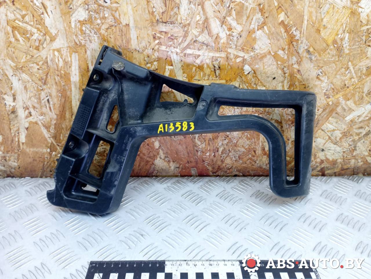 Крепление бампера заднего Peugeot 5008 1 поколение 2011, 1.6 л., дизель, МКПП, передний привод, 9686247680 - фото №1