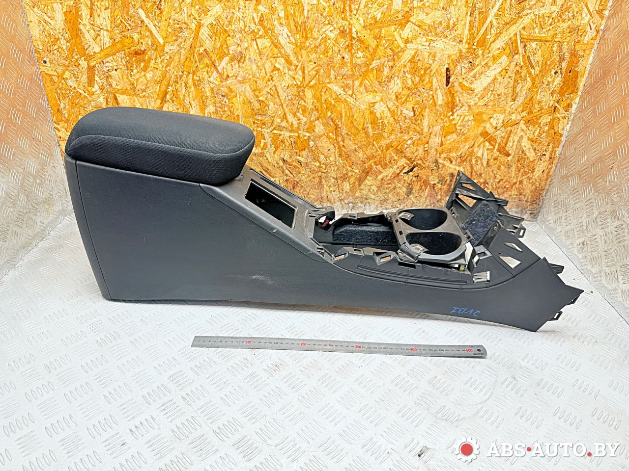 консоль салона Toyota RAV4 3 поколение (XA30) 2007, 2.2 л., 2AD-FTV, дизель, МКПП, внедорожник 5 дв., 5881142030, 5562542020, 5562542010 - фото №1