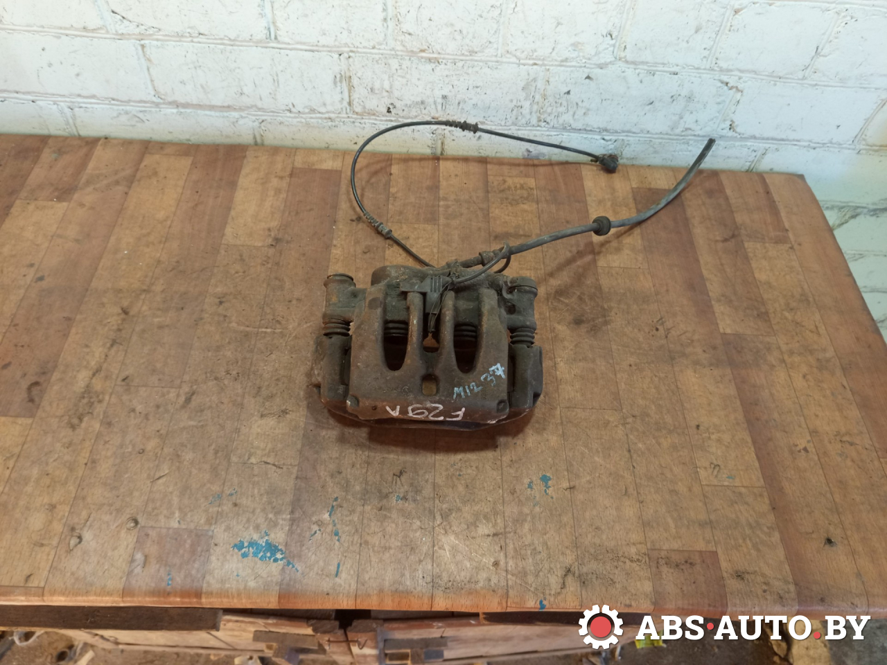 суппорт передний левый Mercedes-Benz Vito W639 2010, 2.2 л., дизель, МКПП, 929002, A0044202783 - фото №1