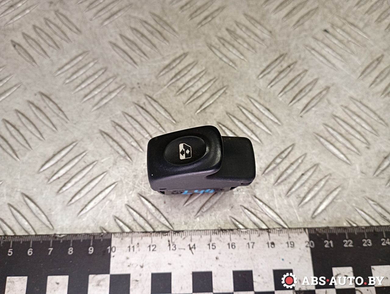 кнопка стеклоподъемника двери Renault Scenic 1 поколение 1998, 2.0 л., бензин, МКПП, минивэн, 838099G - фото №1