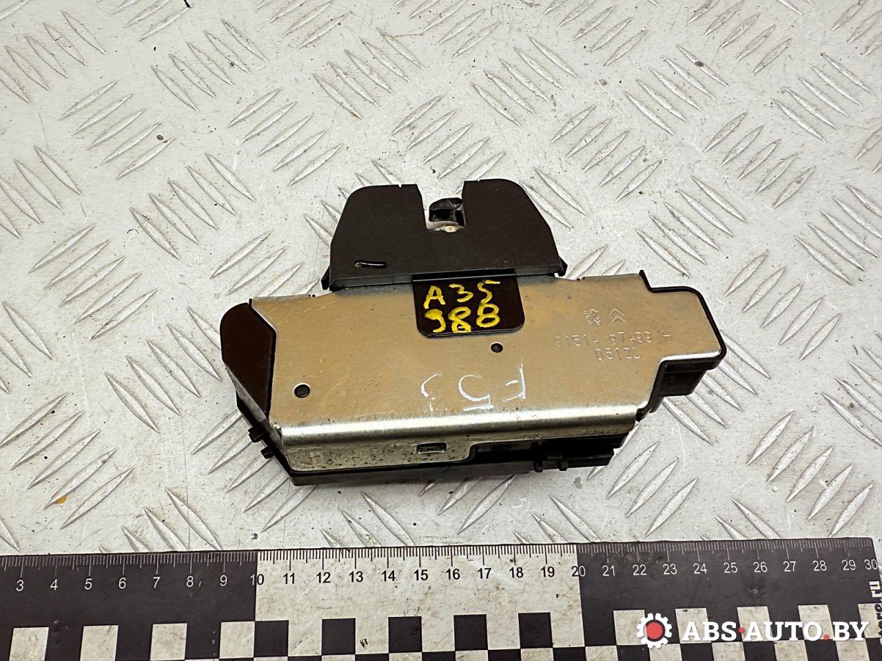 замок багажника Peugeot 3008 1 поколение 2012, 1.6 л., дизель, робот, передний привод, правый руль, 9684648680 - фото №1