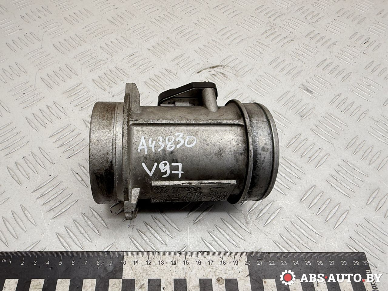 расходомер воздуха Audi A6 4B/C5 2000, 2.5 л., AKE, дизель, МКПП, полный привод, 059906461M, AFH7025G, AFH7025C, 059906461D, 059906461DV, 059906461DX, 059906461F, 059906461FX, 059906461G, 059906461GV, 059906461GX, 059906461MV, 059906461MX, 8ET009142451, 722184140 - фото №1