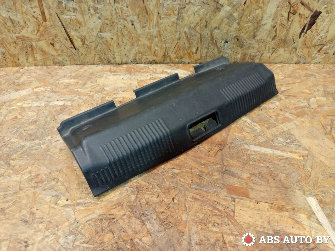 накладка внутренняя на заднюю панель кузова Hyundai Lantra J2 1996, 1.6 л., G4GR, бензин, МКПП, 8577029000 - фото №1