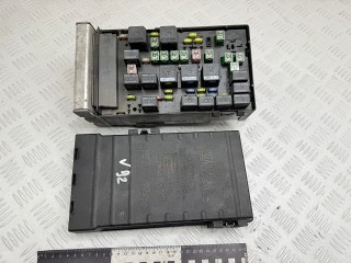 блок предохранителей Chrysler Voyager 4 поколение [рестайлинг] 2006, 2.8 л., ENR, дизель, АКПП, 04692125AA, 05144579AC, 05144509AD