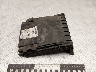 крышка блока предохранителей Volkswagen Golf 5 поколение 2007, 1K0937132F