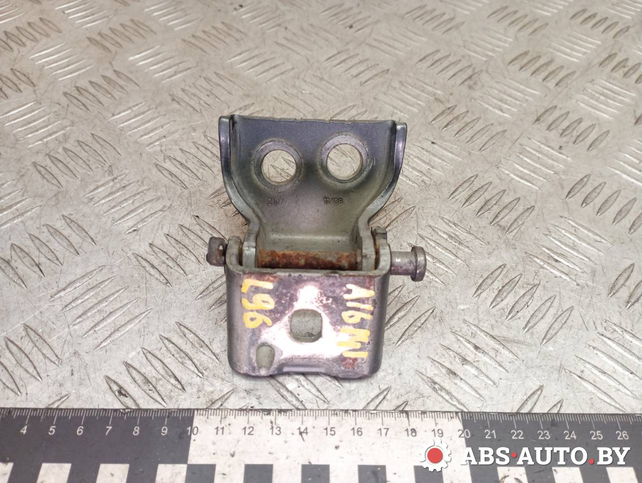 петля двери Citroen C4 1 поколение 2006, 1.6 л., бензин, МКПП - фото №1