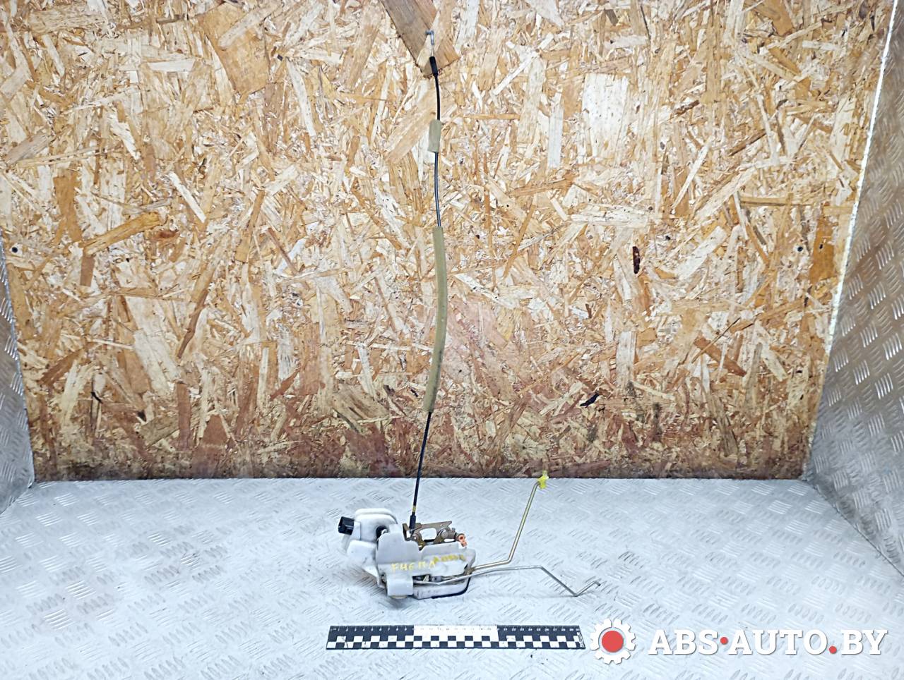 замок двери передней левой Mitsubishi Pajero 3 поколение 2002, 3.2 л., дизель, МКПП, внедорожник 3 дв. - фото №1