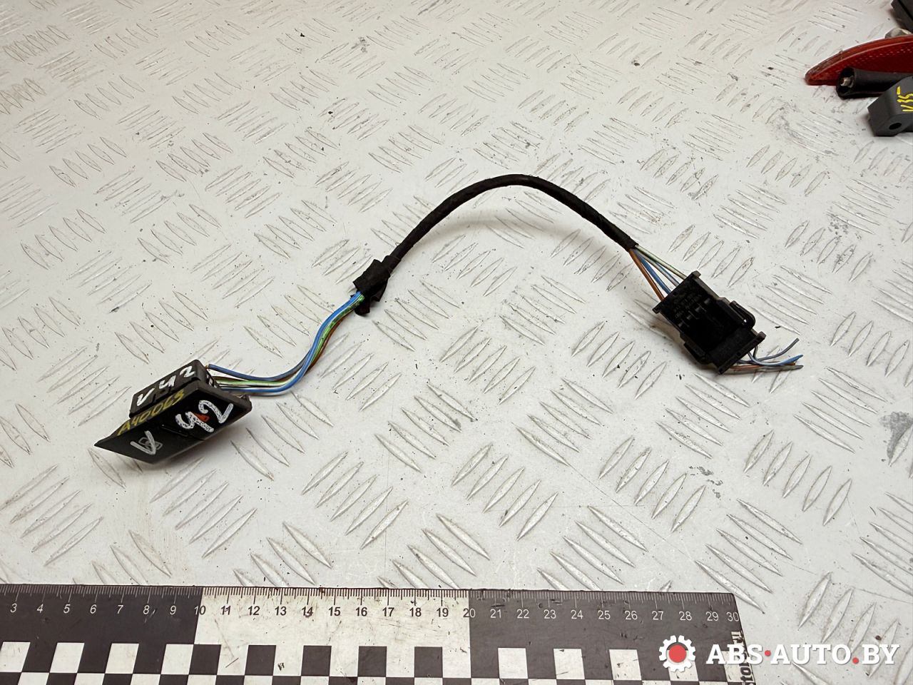 кнопка центрального замка Audi A6 4B/C5 1997, 1.9 л., AFN, дизель, МКПП, седан, 4B1962107B98 - фото №1