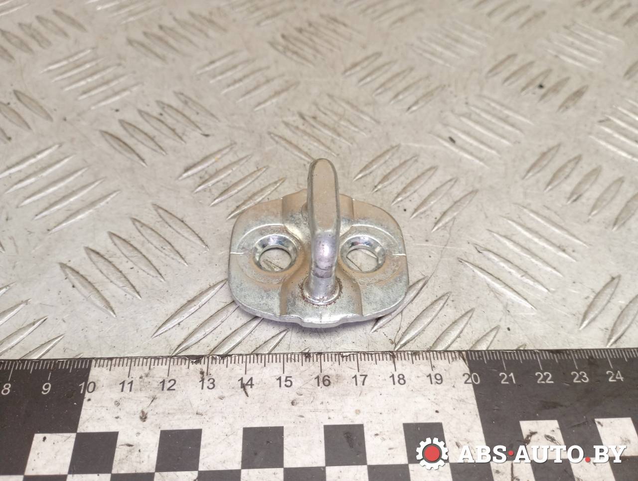 ответная часть (скоба) замка двери Nissan X-Trail T32 2014, 1.6 л., R9M, дизель, МКПП, полный подключаемый привод, правый руль - фото №1