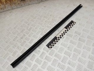 Уплотнитель стекла двери (бархотка) Citroen C5 1 поколение [рестайлинг] 2005, 2.2 л., 4HX (DW12TED4/FAP), дизель, АКПП, универсал, K1211229, CE16023790