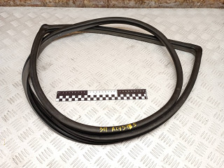 уплотнитель двери Toyota RAV4 2 поколение (XA20) 2003, 2.0 л., 1CD-FTV, дизель, МКПП, внедорожник 5 дв.
