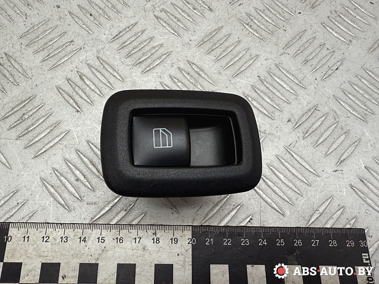 кнопка стеклоподъемника двери задней Mercedes-Benz A W169 2 поколение (2004-2008) 2008, 2.0 л., OM 640.942, дизель, МКПП, хетчбэк 5 дв., правый руль, A2518200510, 03128150, 9051679300, 2518200510 - фото №1