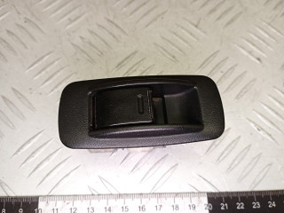 кнопка стеклоподъемника двери задней левой Toyota RAV4 2 поколение (XA20) [рестайлинг] 2005, 2.0 л., 1CD-FTV, дизель, МКПП, внедорожник 5 дв.