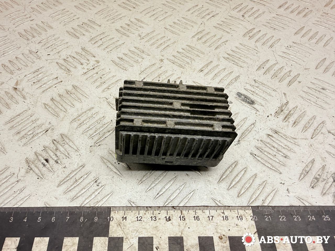 реле накала свечей Opel Insignia 1 поколение (A) 2011, 2.0 л., A 20 DTH, дизель, МКПП, седан, 55574293 - фото №1