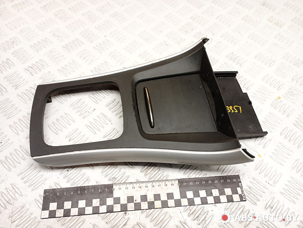 рамка обрамление кулисы Mercedes-Benz A W169 2 поколение (2004-2008) 2005, 1.5 л., M 266.920, бензин, МКПП, хетчбэк 5 дв., правый руль, A1696802639 - фото №1