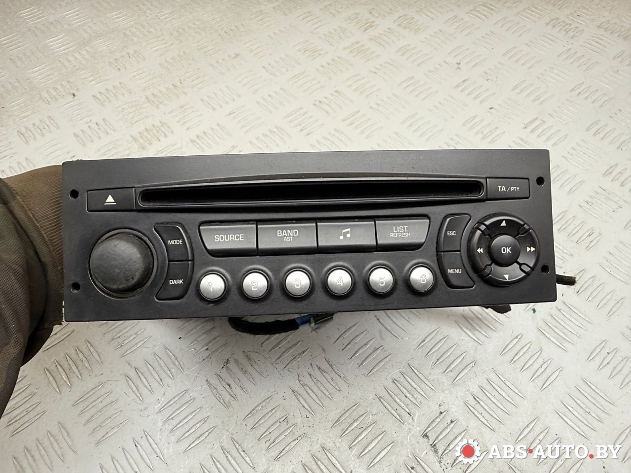 магнитола Peugeot 207 1 поколение 2006, 1.6 л., 9HZ (DV6TED4), дизель, МКПП, хетчбэк 5 дв., 96624492XT - фото №1