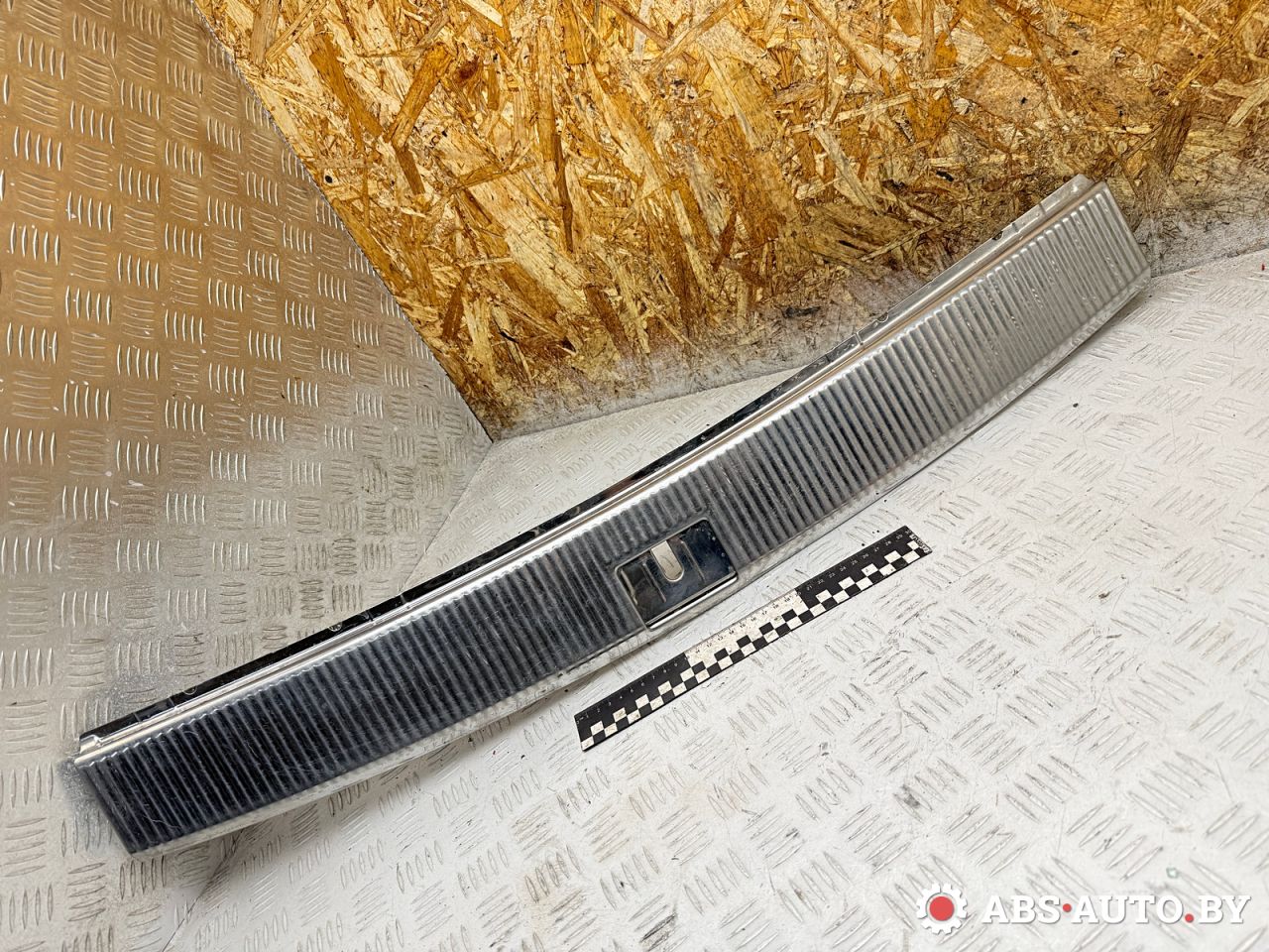 накладка внутренняя на заднюю панель кузова Volkswagen Touareg 1 поколение 2006, 3.0 л., BKS, дизель, АКПП, внедорожник 5 дв., полный привод, 7L6863459B - фото №1