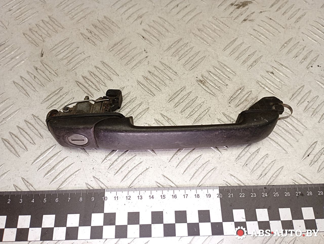 ручка наружная Volkswagen Golf 3 поколение 1995, 1.4 л., бензин, 1H0837211, 1H0837209 - фото №1