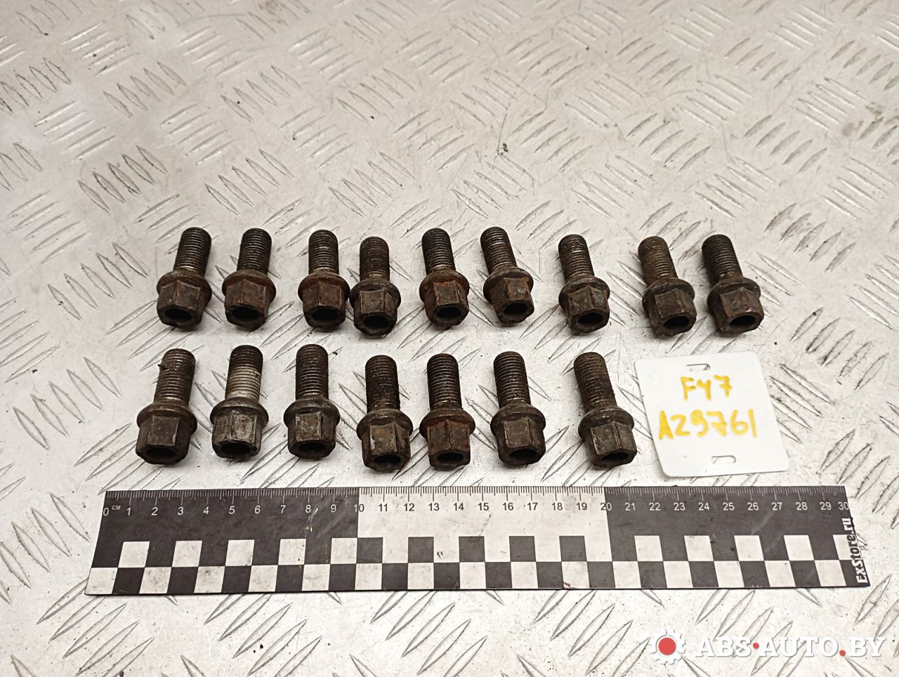 болт колесный Volkswagen Passat B6 2009, 2.0 л., дизель, МКПП, универсал, 3C1837756K, 980852123, 1K0959792N, 1K0959702AC - фото №1