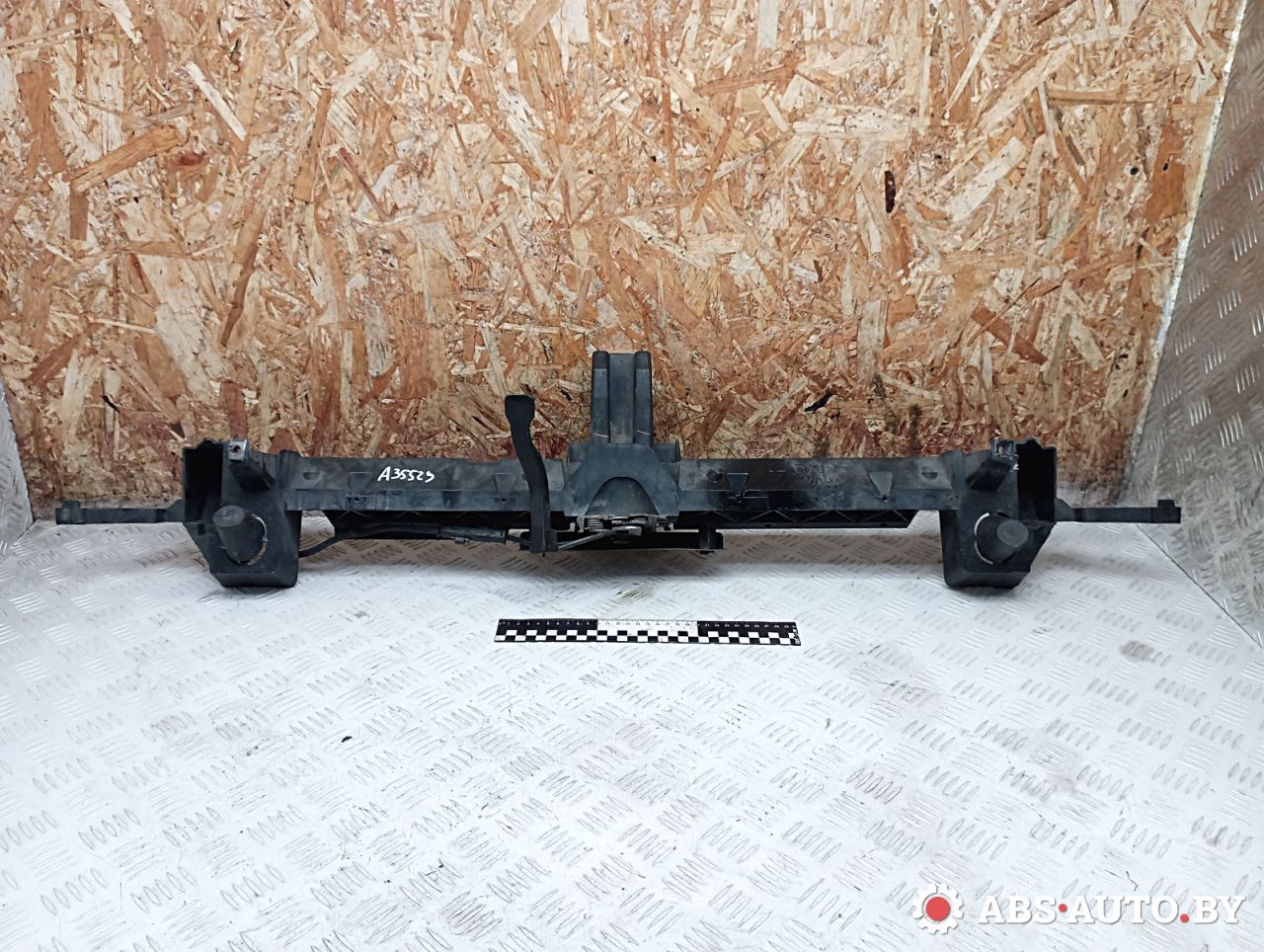 планка под капот Peugeot 3008 1 поколение 2012, 1.6 л., дизель, робот, передний привод, правый руль, 967078698000, 9670786980 - фото №1