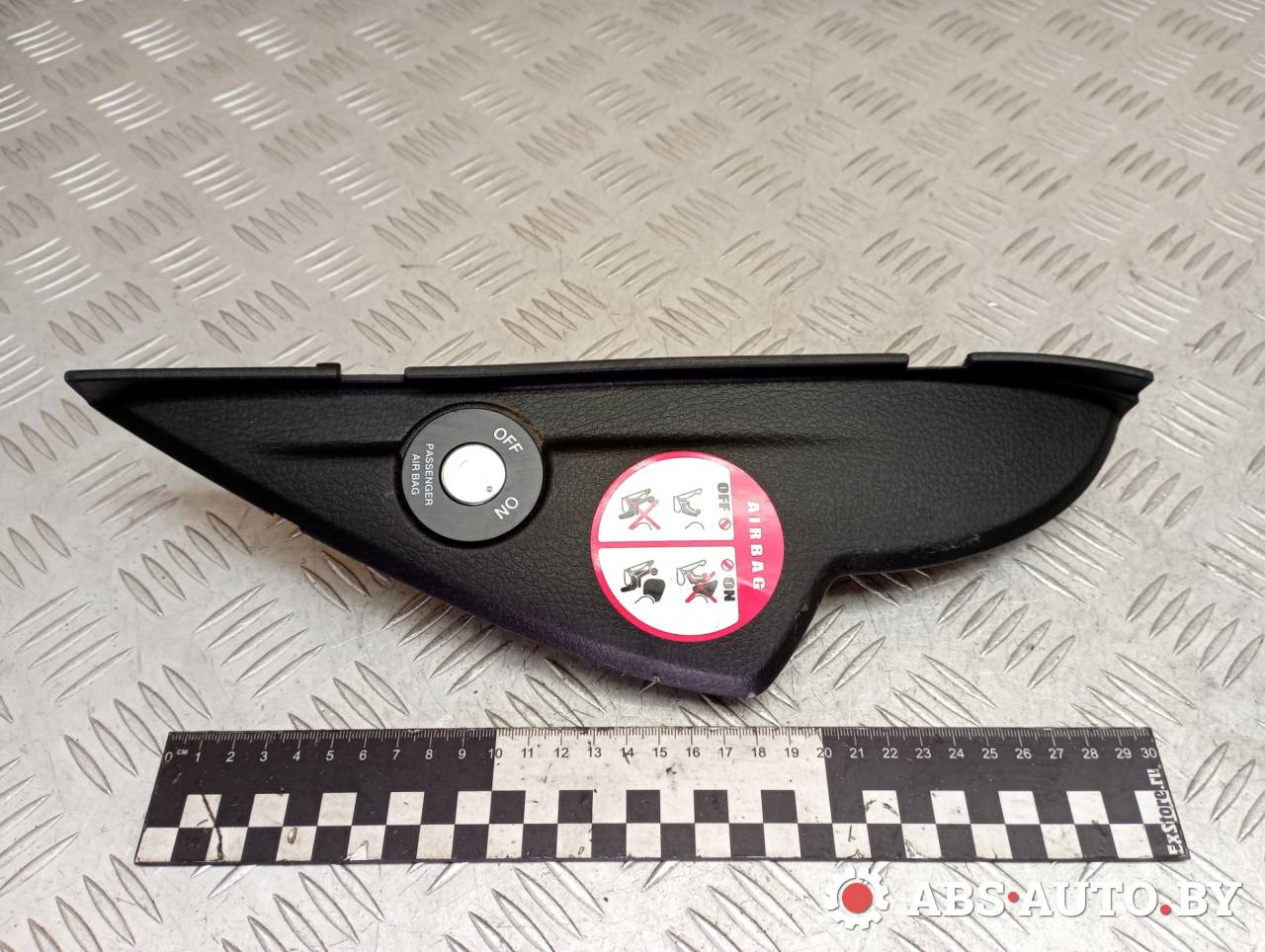 накладка на торпедо (консоль) Kia Sorento 2 поколение 2010, 2.2 л., дизель, МКПП, полный привод, правый руль, 847652P110 - фото №1