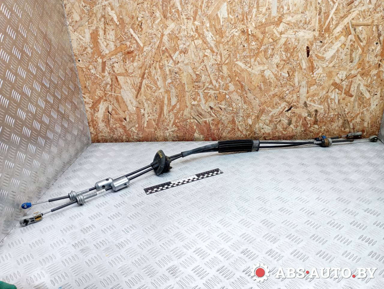 трос кулисы КПП Peugeot 5008 1 поколение 2011, 1.6 л., дизель, МКПП, передний привод, 119181100 - фото №1