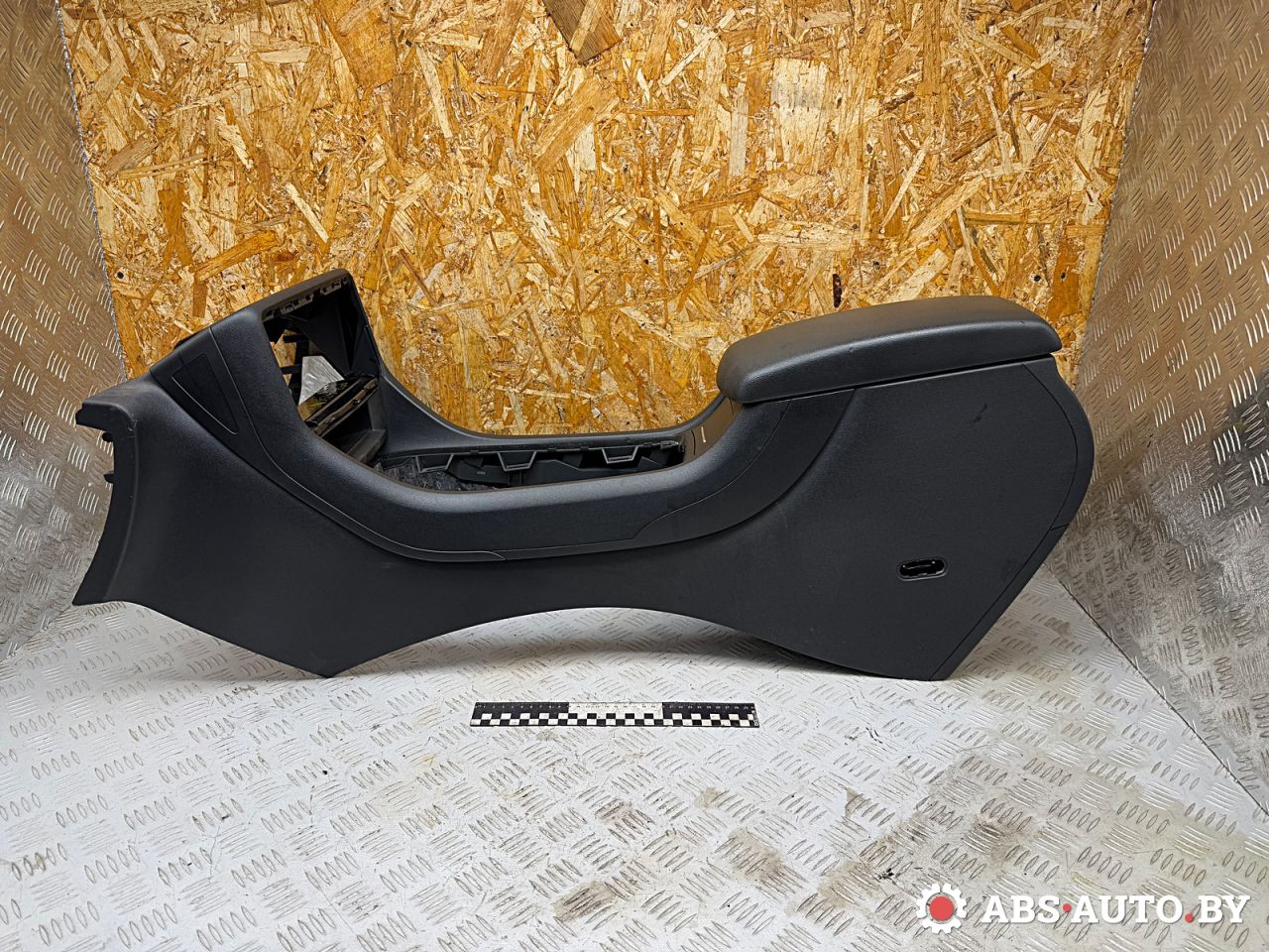 подлокотник Citroen C5 2 поколение 2013, 2.0 л., RHH (DW10CTED4), дизель, МКПП, универсал, 9682290777, 9682319777 - фото №1