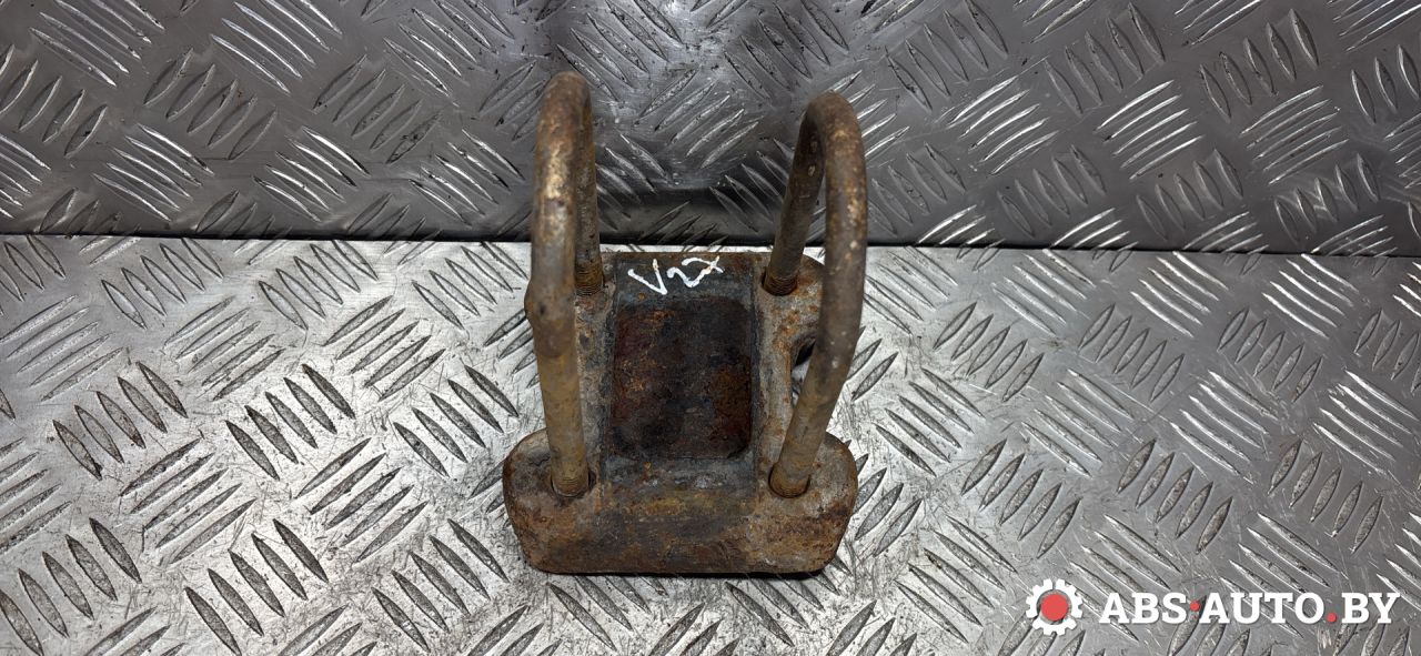 кронштейн рессоры Volkswagen Caddy 3 поколение 2008, 1.9 л., BLS, дизель, АКПП - фото №1