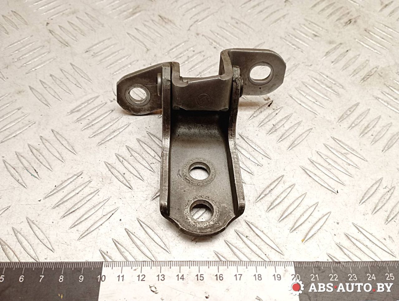 петля двери Toyota RAV4 2 поколение (XA20) 2003, 2.0 л., 1CD-FTV, дизель, МКПП, внедорожник 5 дв. - фото №1