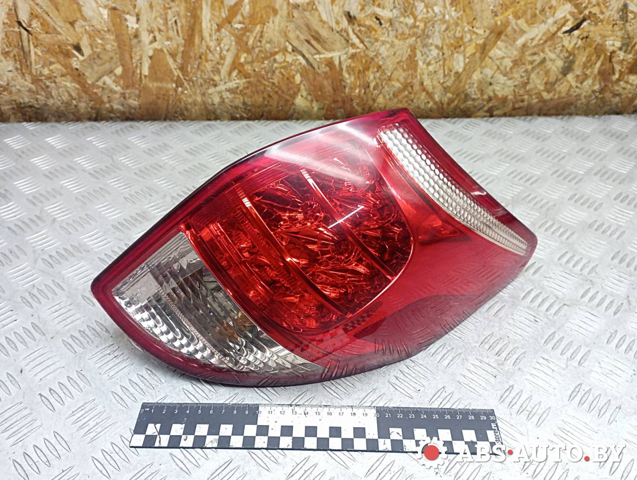 фонарь задний правый Toyota RAV4 3 поколение (XA30) 2008, 2.2 л., D-4D, 2AD-FTV, дизель, МКПП, внедорожник 5 дв. - фото №1