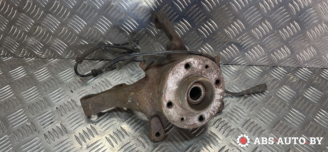 ступица передняя левая Renault Laguna 1 поколение 1997, 1.8 л., бензин - фото №1