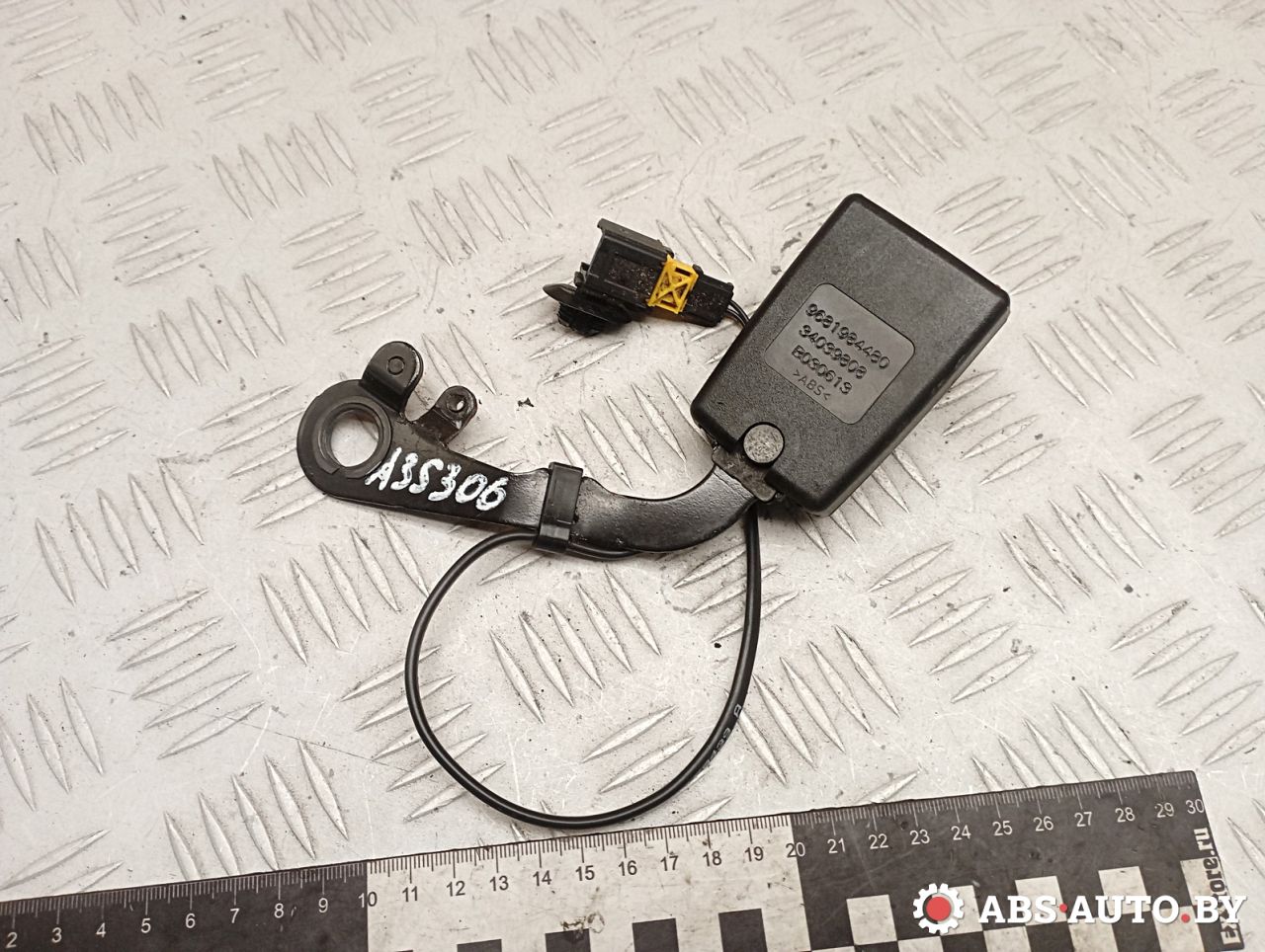 замок ремня безопасности Peugeot 5008 1 поколение 2013, 1.6 л., дизель, робот, правый руль, 34082026F, 34039808, 9681984480 - фото №1