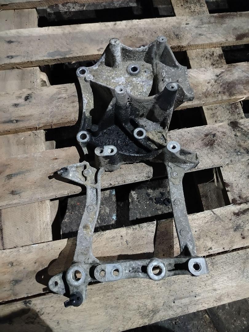 кронштейн генератора Mercedes-Benz Actros 4 поколение (MP4) 2016, om471.926, дизель, робот, белый, правый руль, A4721550835 - фото №1