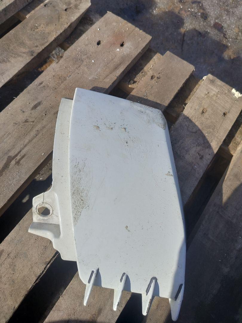 уголок жабо Volvo FH 3 поколение 2014, 12.8 л., D13C500, дизель, АКПП, белый, правый руль, 82835554 - фото №1