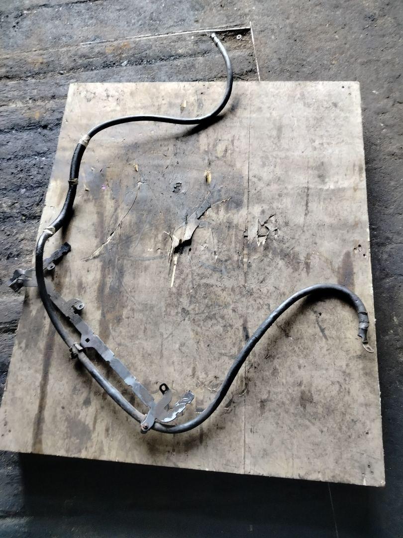 минусовой провод аккумулятора Mercedes-Benz Actros 4 поколение (MP4) 2016, om471.926, дизель, робот, белый, правый руль - фото №1