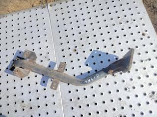 крепление ( кронштейн ) крыла Mercedes-Benz Actros 3 поколение (MP3) 2013, 11.9 л., OM 541.976, дизель, робот, белый, правый руль