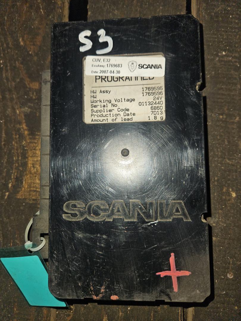 блок управления светом Scania, 1943668, 1769683, 1889537, 2025647, 5317661, 2087765, 2025651 - фото №1